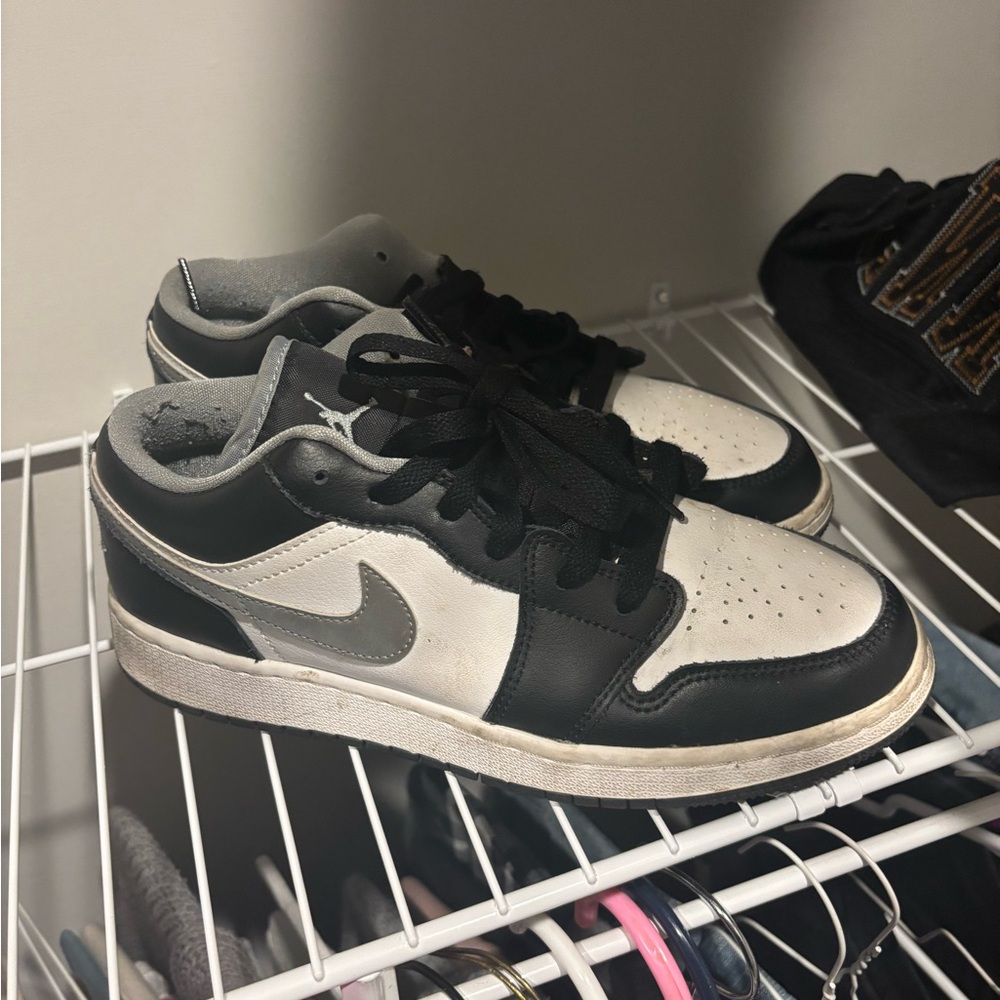 Jordan Men's Black and White Sneakers